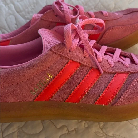 NWOT Adidas Gazelle Sneaker, size 8.5 women’s - Picture 2 of 5